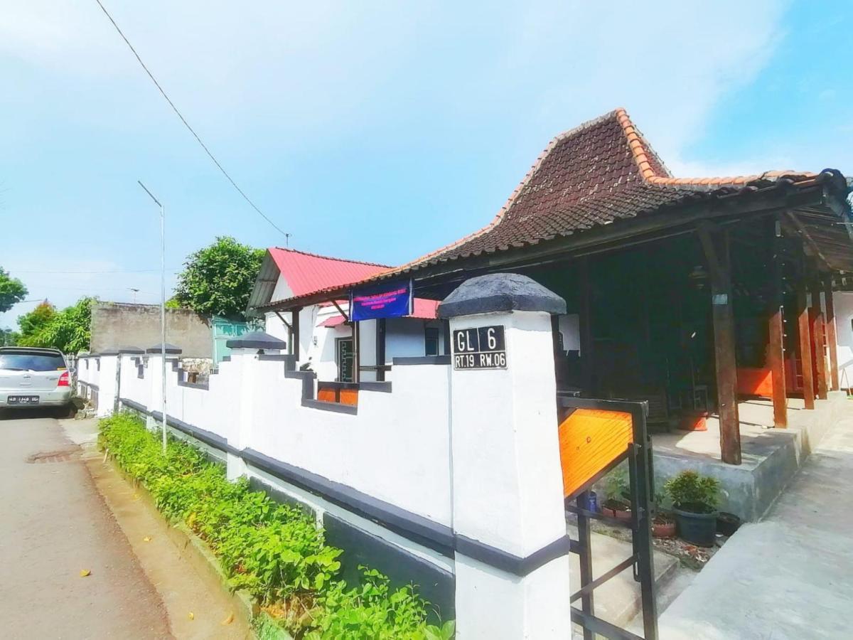 Reddoorz Syariah @ Ndalem Kembang Sore Jogjacarta Exterior foto