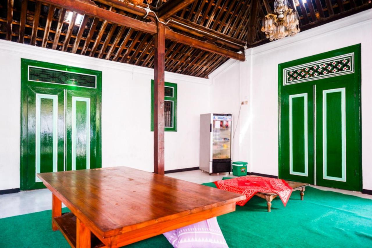 Reddoorz Syariah @ Ndalem Kembang Sore Jogjacarta Exterior foto