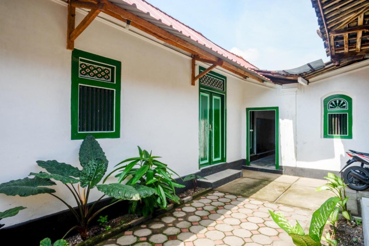 Reddoorz Syariah @ Ndalem Kembang Sore Jogjacarta Exterior foto