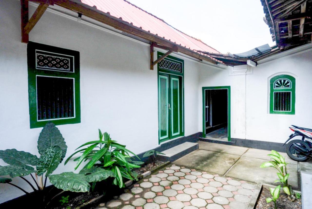 Reddoorz Syariah @ Ndalem Kembang Sore Jogjacarta Exterior foto