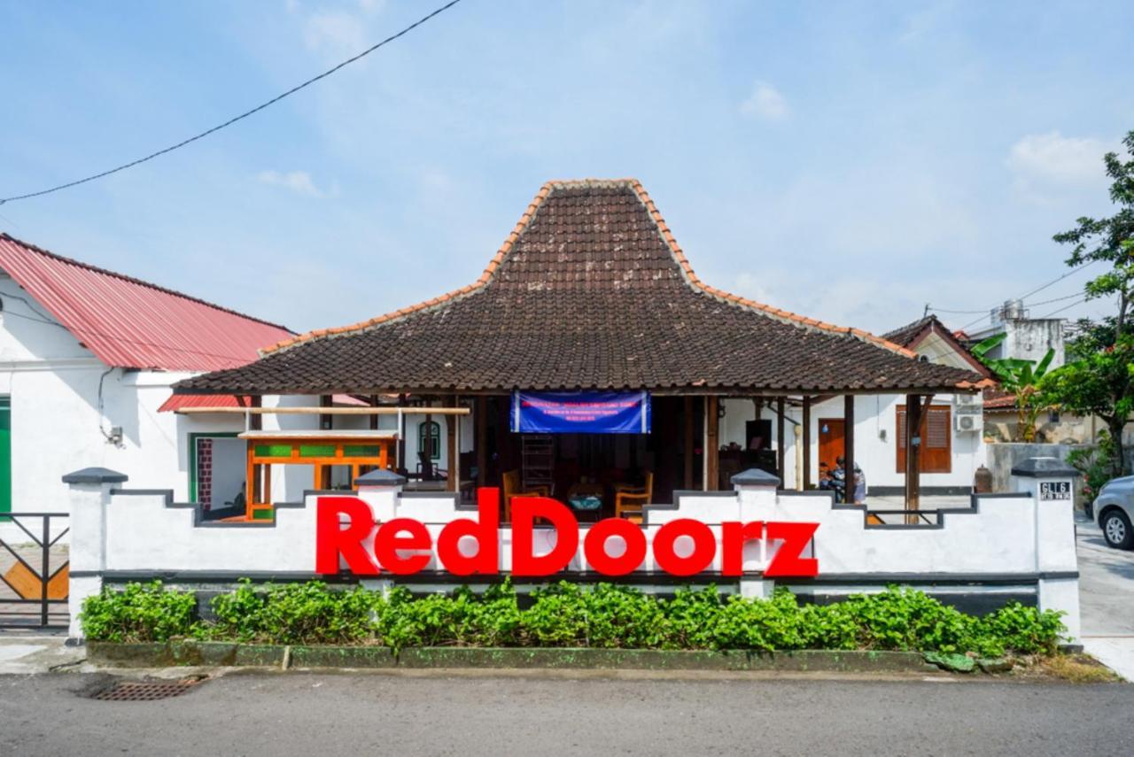 Reddoorz Syariah @ Ndalem Kembang Sore Jogjacarta Exterior foto