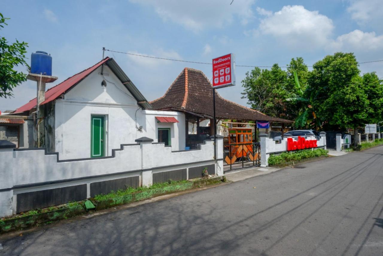 Reddoorz Syariah @ Ndalem Kembang Sore Jogjacarta Exterior foto